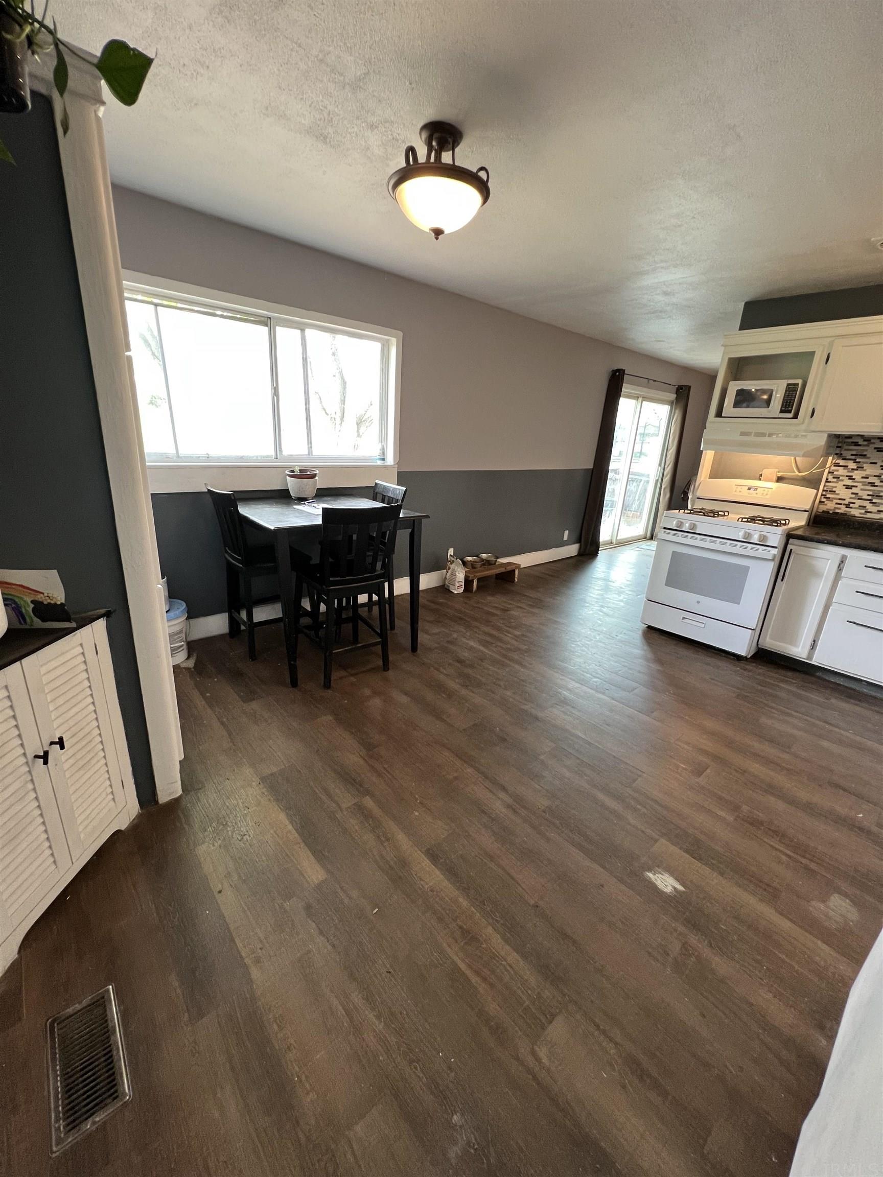 1504 Tulip Tree Road Fort Wayne, IN 46825 - Photo 10 of 16 Gallery Image 10