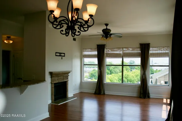 $275,000 | 201 Settlers Trace Boulevard, Unit 2410, Lafayette, LA 70508