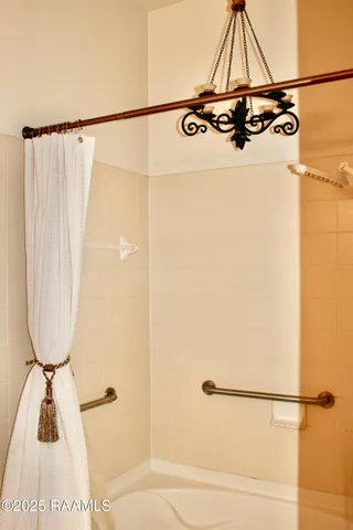 $275,000 | 201 Settlers Trace Boulevard, Unit 2410, Lafayette, LA 70508