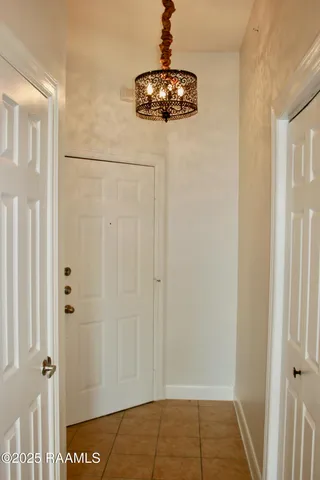 $275,000 | 201 Settlers Trace Boulevard, Unit 2410, Lafayette, LA 70508