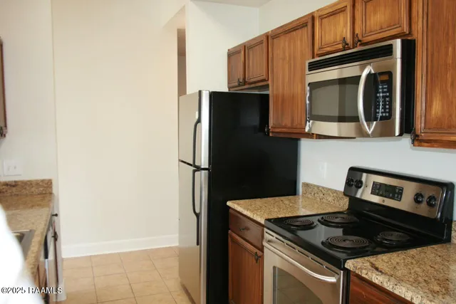 $275,000 | 201 Settlers Trace Boulevard, Unit 2410, Lafayette, LA 70508