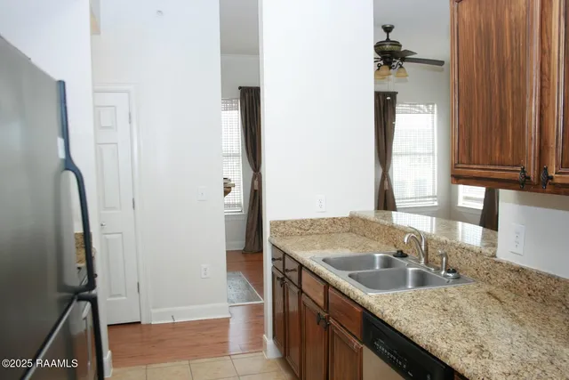 $275,000 | 201 Settlers Trace Boulevard, Unit 2410, Lafayette, LA 70508