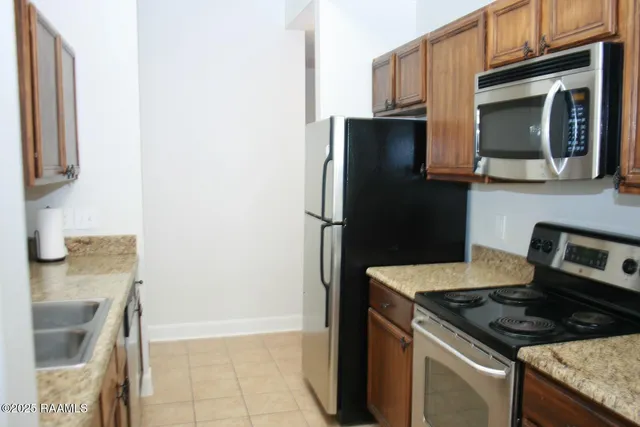 $275,000 | 201 Settlers Trace Boulevard, Unit 2410, Lafayette, LA 70508