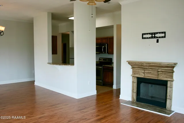 $275,000 | 201 Settlers Trace Boulevard, Unit 2410, Lafayette, LA 70508