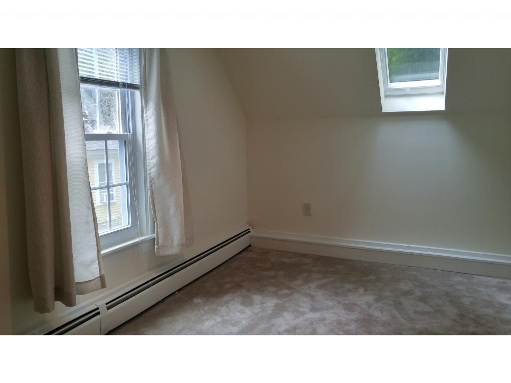 31 Broad Street Rochester, NH 03867 - Photo 20 of 27