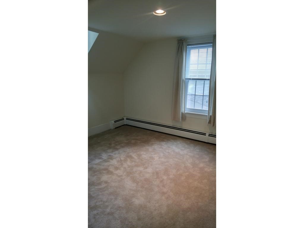 31 Broad Street Rochester, NH 03867 - Photo 23 of 27