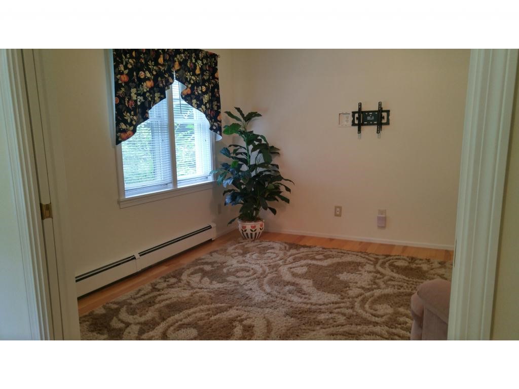 31 Broad Street Rochester, NH 03867 - Photo 8 of 27