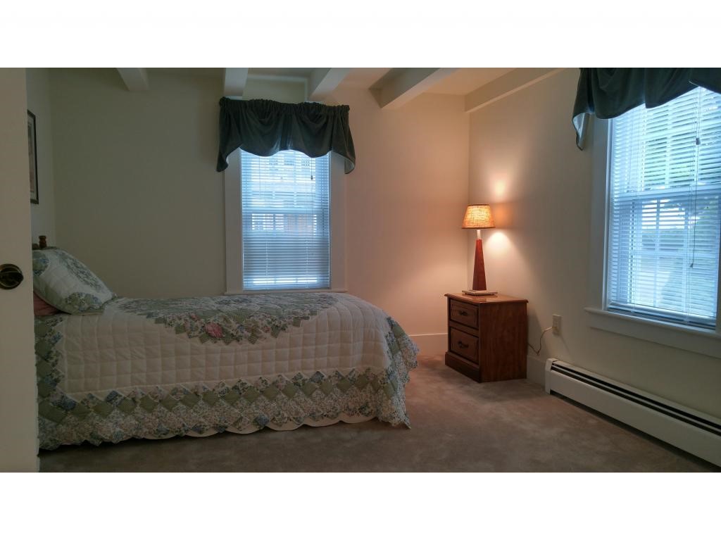 31 Broad Street Rochester, NH 03867 - Photo 10 of 27