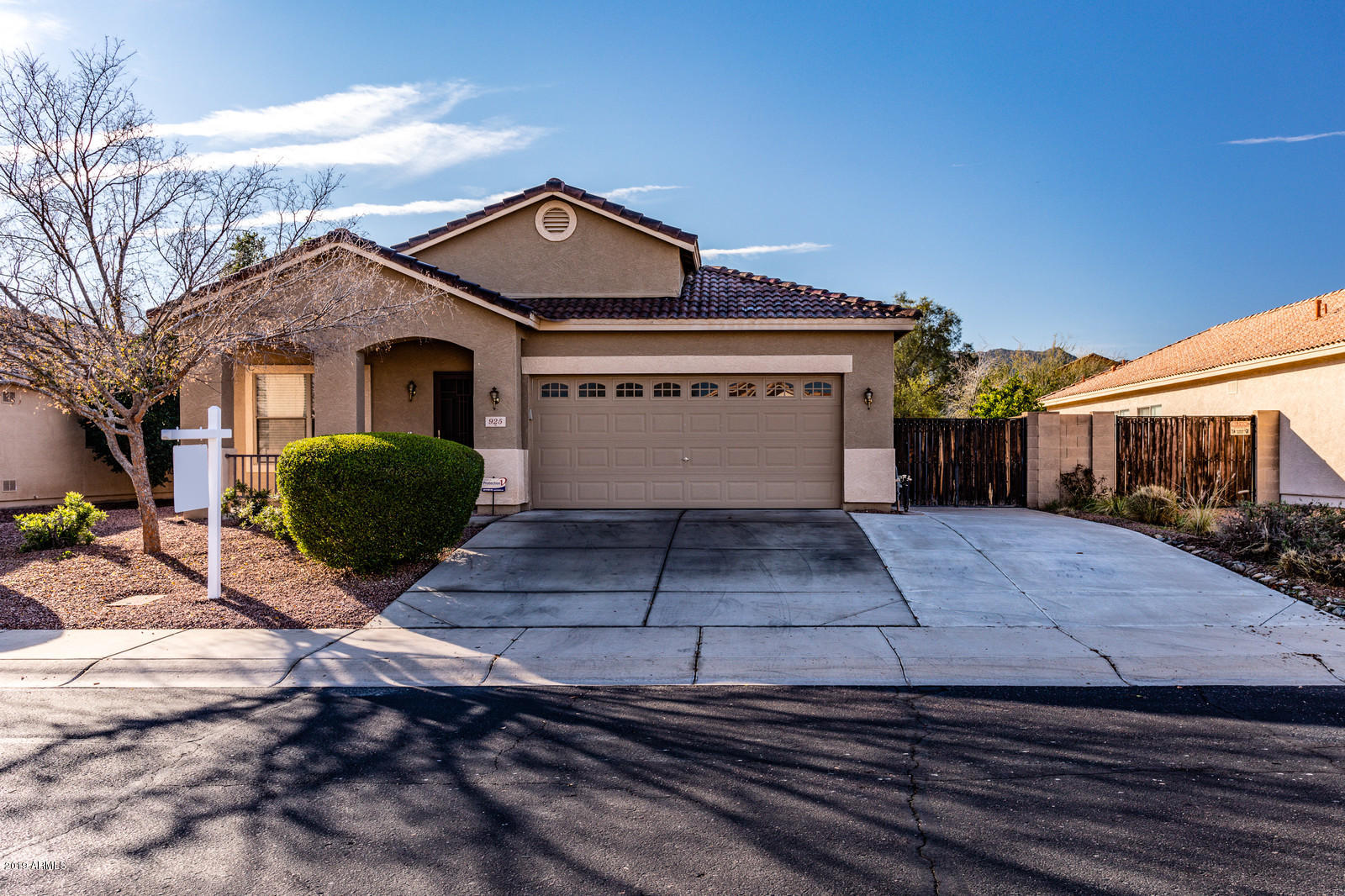925 East Pedro Road Phoenix, AZ 85042 - Photo 1 of 20 01_925_e_pEDRO_rD_01_mls