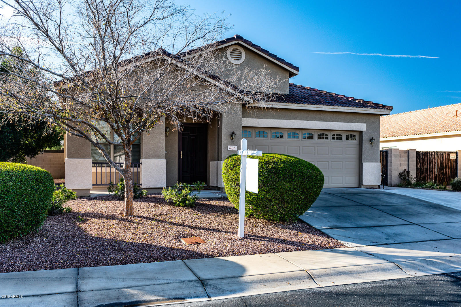 925 East Pedro Road Phoenix, AZ 85042 - Photo 2 of 20 02_925_e_pEDRO_rD_02_mls