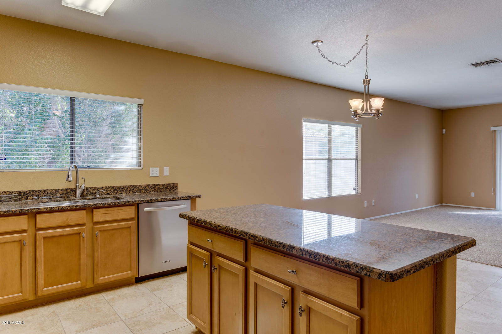925 East Pedro Road Phoenix, AZ 85042 - Photo 5 of 20 06_925_e_pEDRO_rD_06_mls