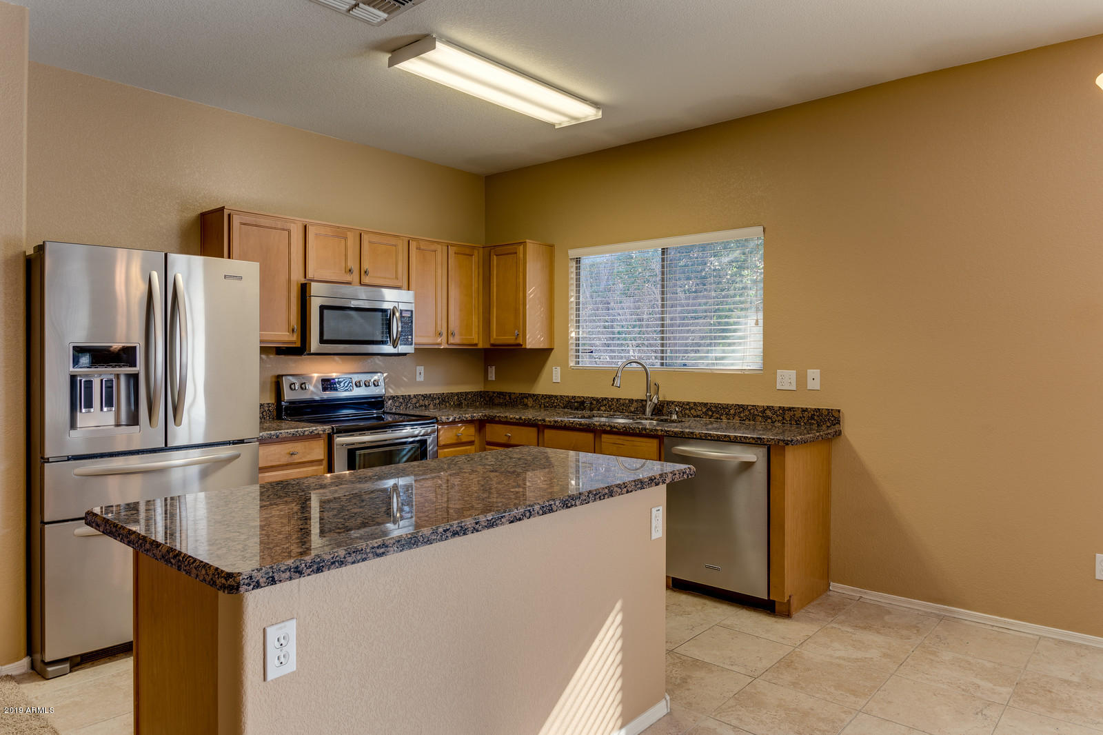 925 East Pedro Road Phoenix, AZ 85042 - Photo 6 of 20 07_925_e_pEDRO_rD_07_mls