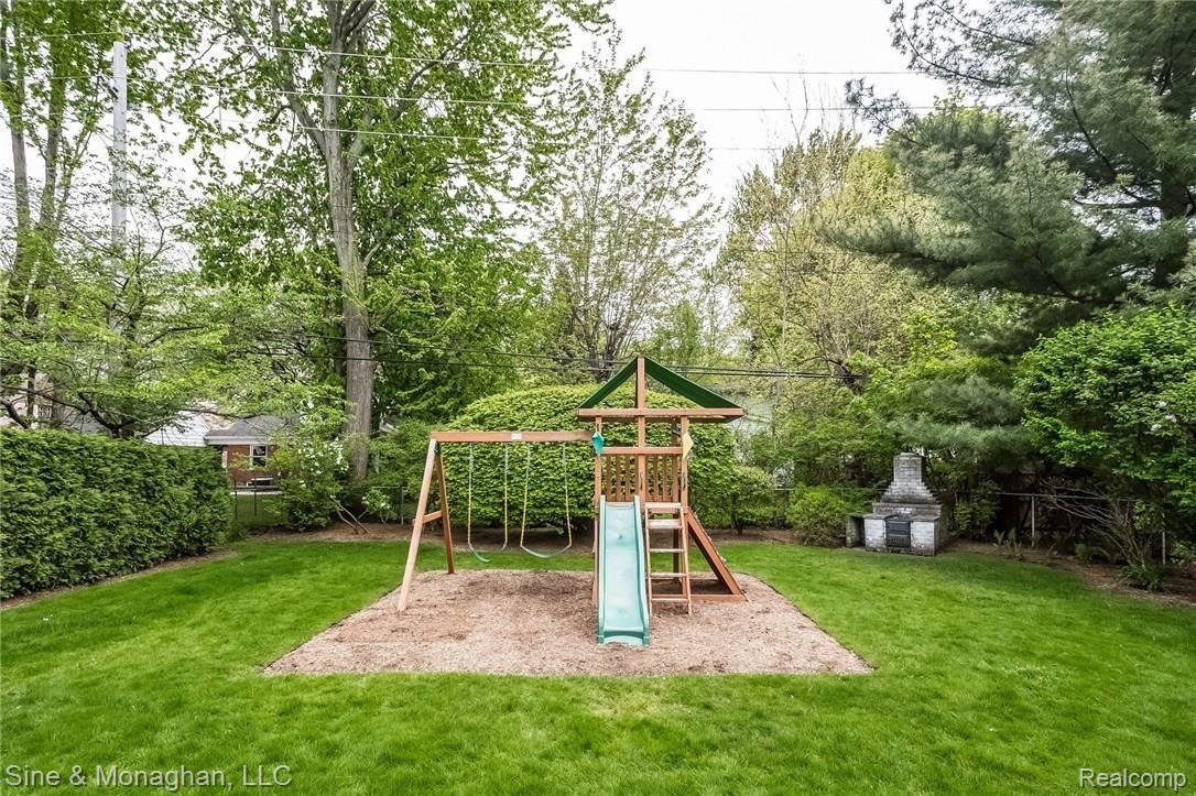 339 Ridgemont Road Grosse Pointe, MI 48236 - Photo 37 of 43 042-Exterior-4139921-medium.jpg