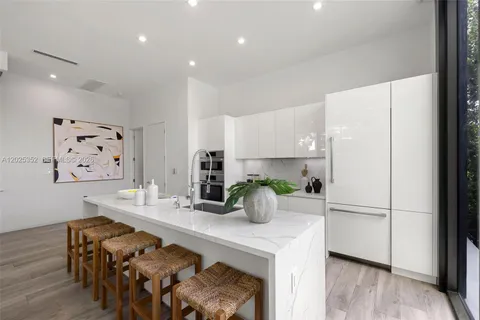 $2,499,000 | 1525 Bay Road, Miami Beach, FL 33139