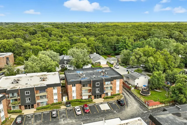 $79,000 | 1040 Hirsch Boulevard, Unit 204, Calumet City, IL 60409