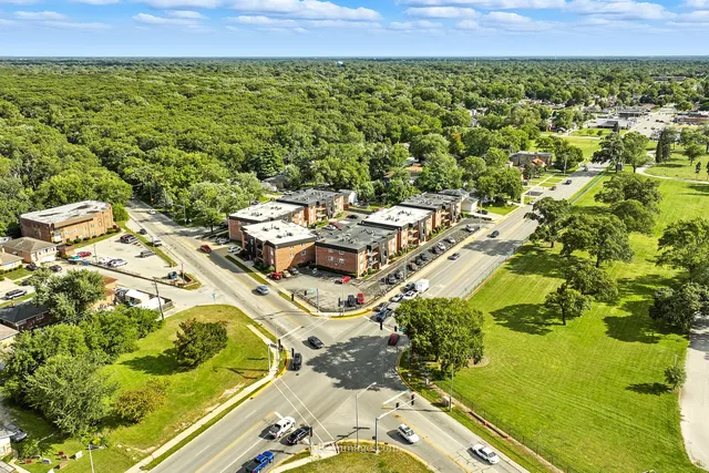$79,000 | 1040 Hirsch Boulevard, Unit 204, Calumet City, IL 60409