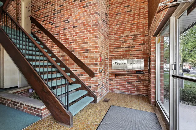 $79,000 | 1040 Hirsch Boulevard, Unit 204, Calumet City, IL 60409