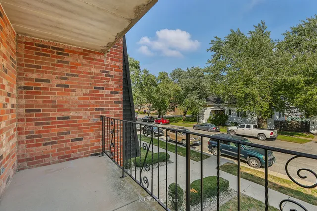 $79,000 | 1040 Hirsch Boulevard, Unit 204, Calumet City, IL 60409