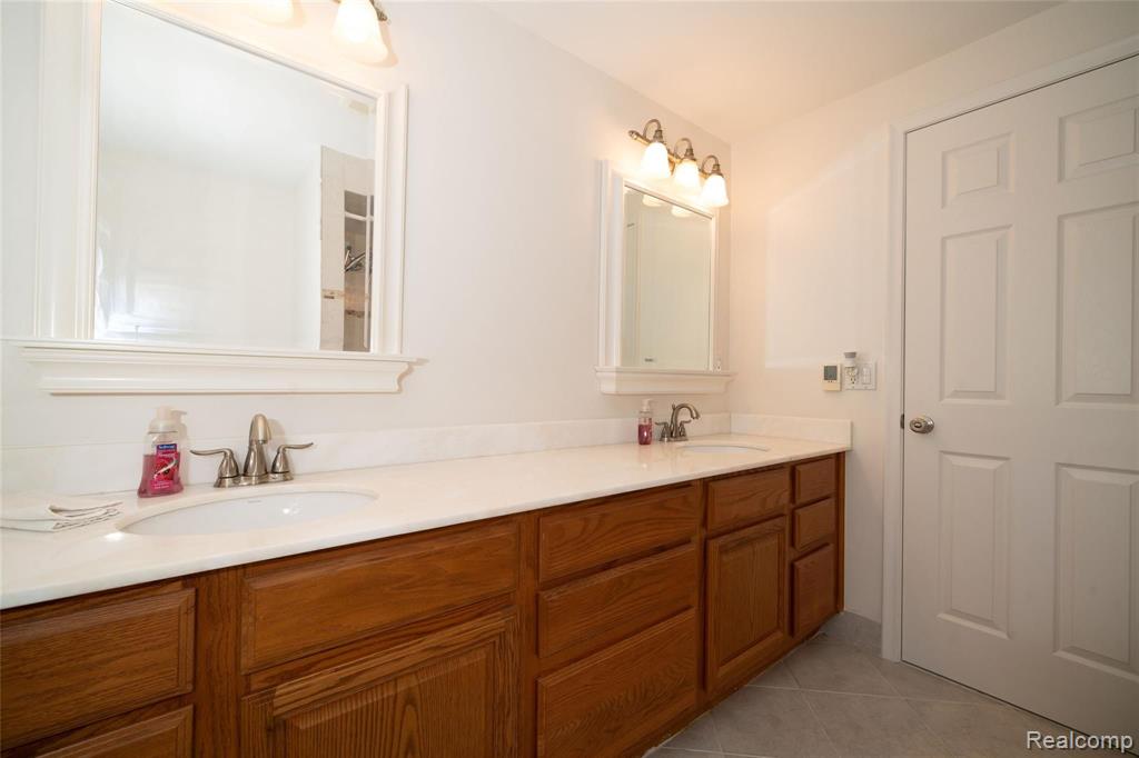 800 Mayfair Court Rochester Hills, MI 48309 - Photo 19 of 24
