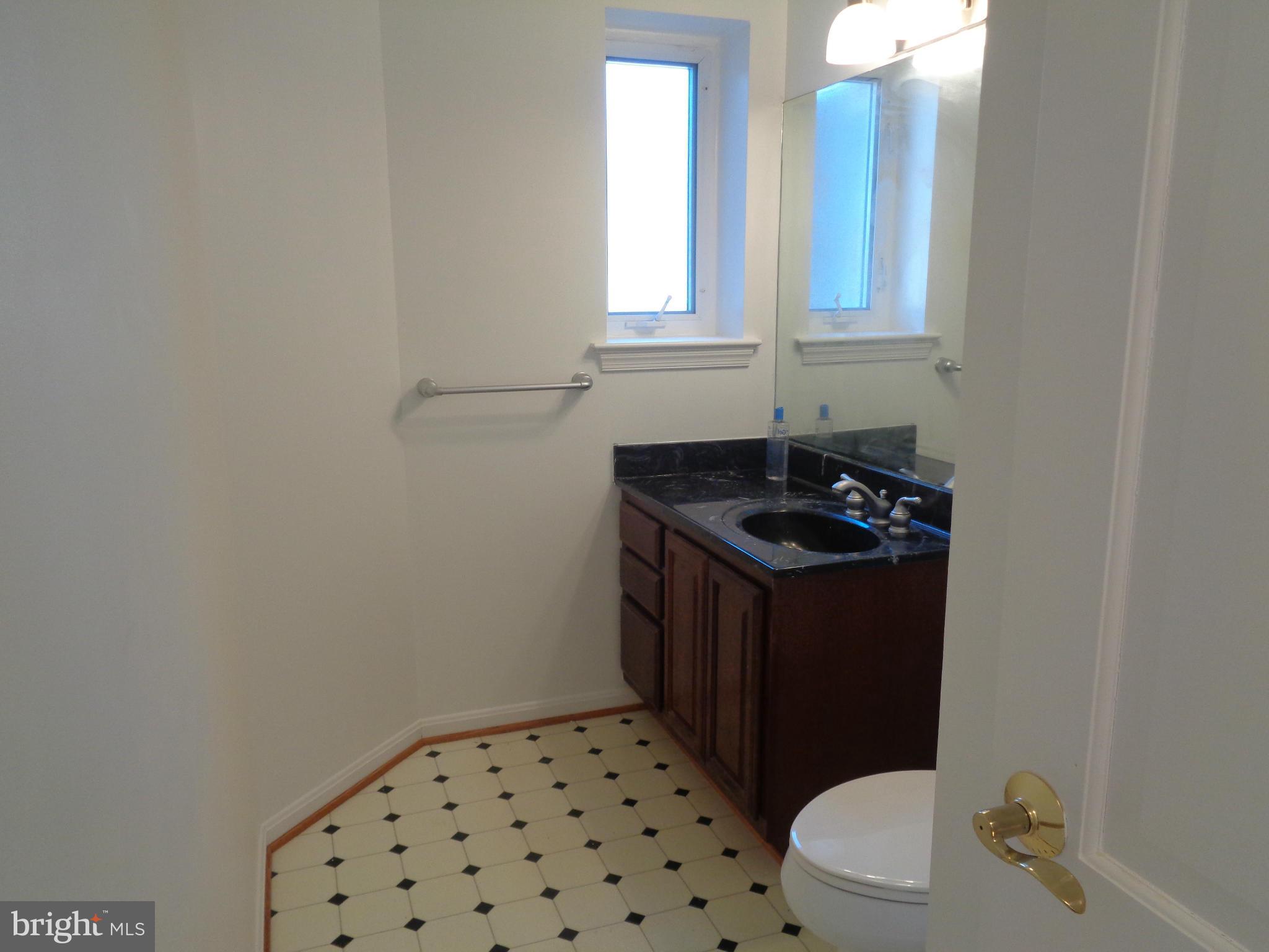 7603 Ingle Place Springfield, VA 22151 - Photo 14 of 30 Bath