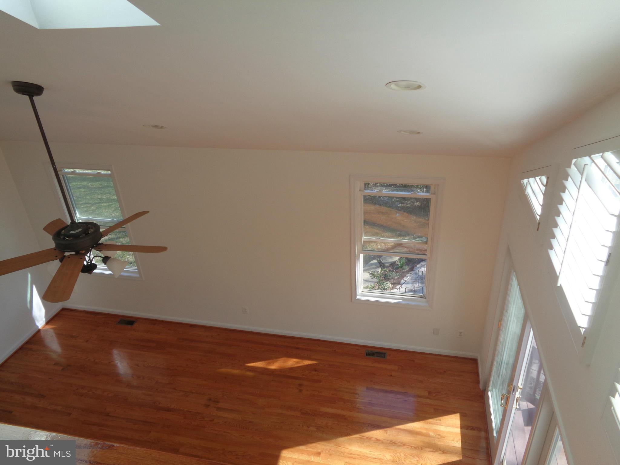 7603 Ingle Place Springfield, VA 22151 - Photo 17 of 30 Living Room