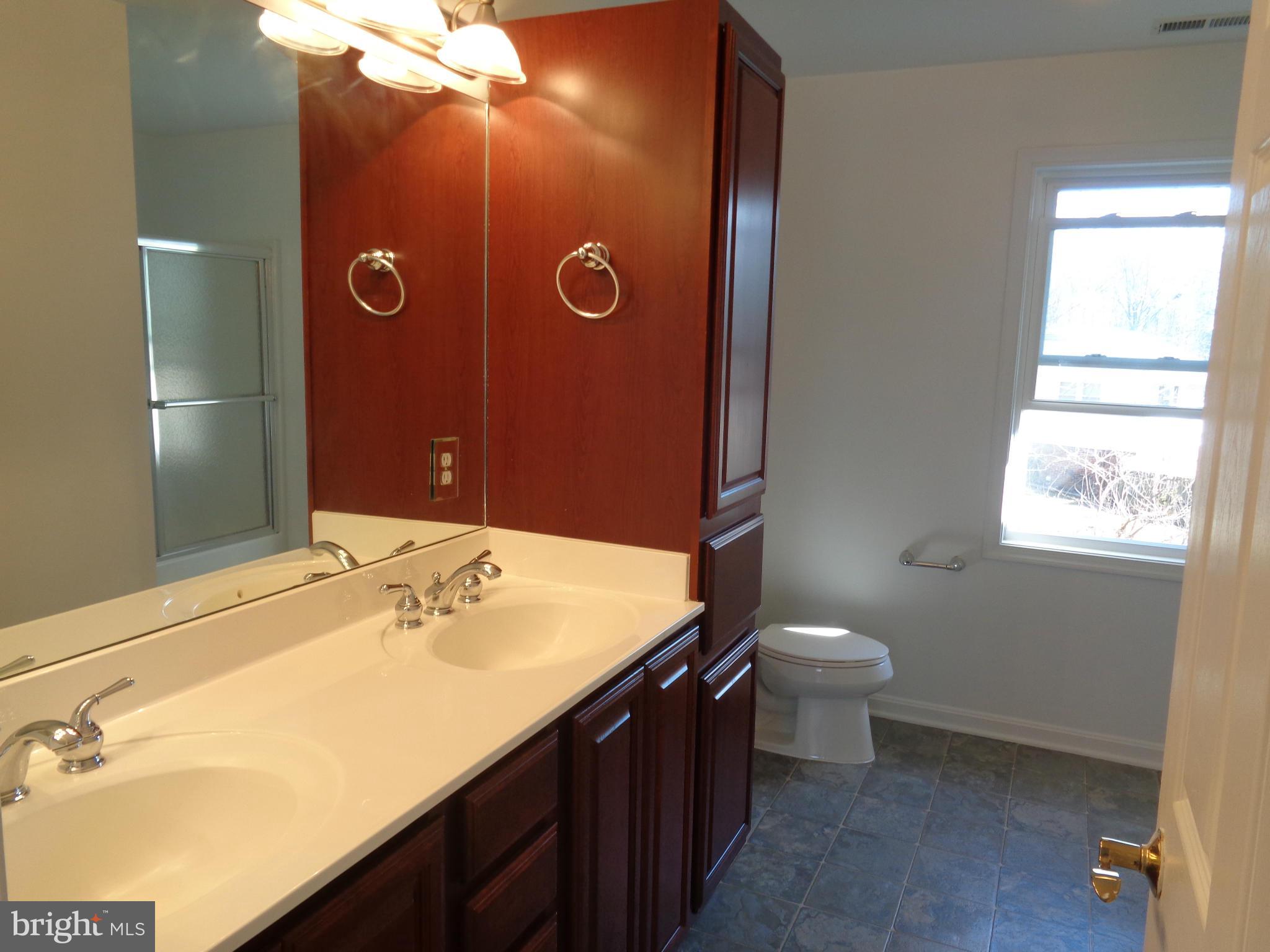 7603 Ingle Place Springfield, VA 22151 - Photo 19 of 30 Bath (Master)