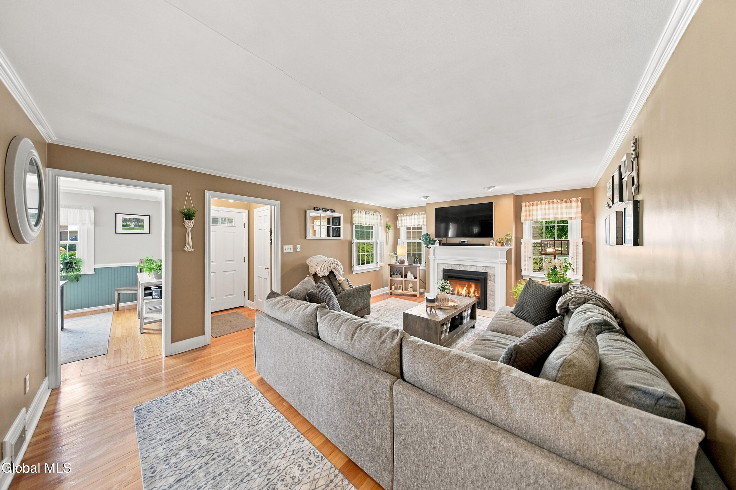 2313 Barcelona Road Niskayuna, NY 12309 - Photo 7 of 50 7