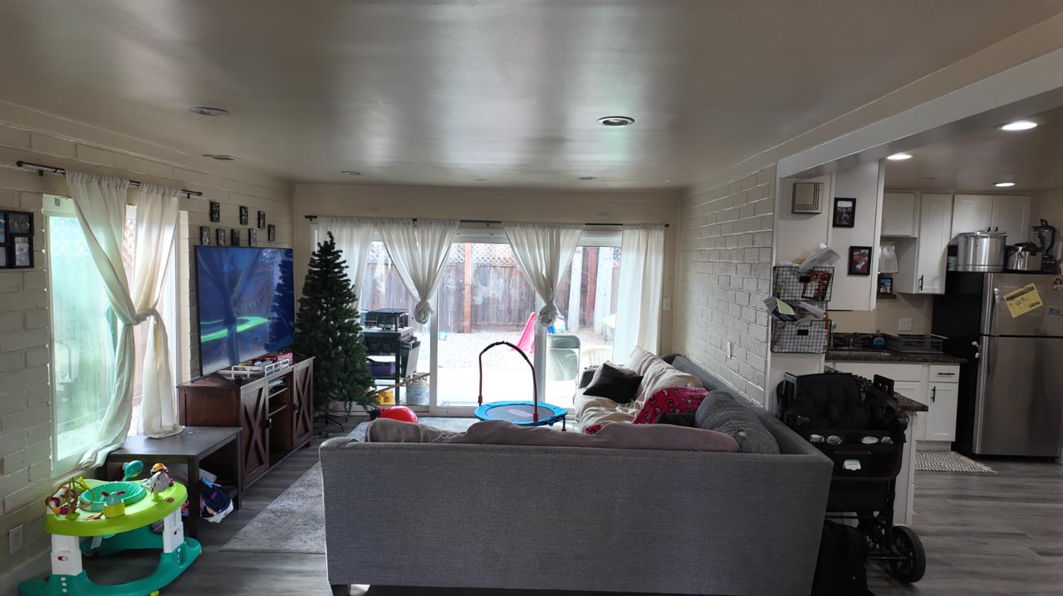 129 Phoenix Avenue Modesto, CA 95354 - Photo 7 of 21 a living room with furniture and a window