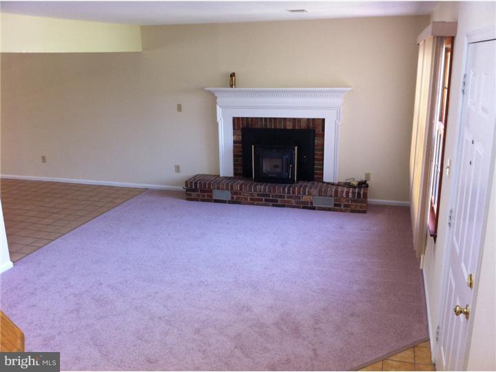 22 Ross Road Wilmington, DE 19810 - Photo 4 of 19 Living Room