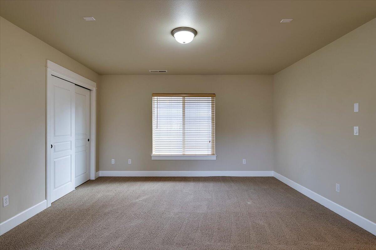 20370 Murphy Road Bend, OR 97702 - Photo 11 of 33 Upstairs family Room
