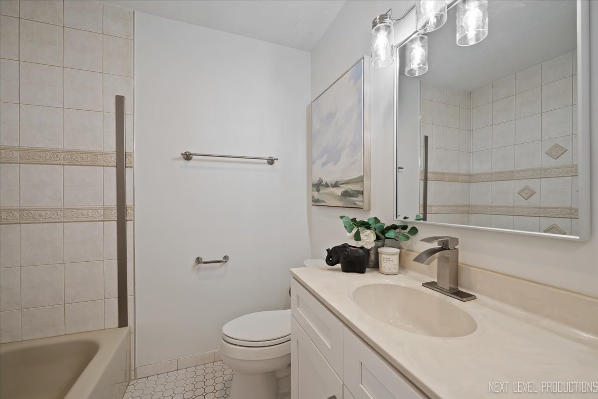 1017 South 6th Street St. Charles, IL 60174 - Photo 13 of 30 a bathroom with a sink toilet and shower