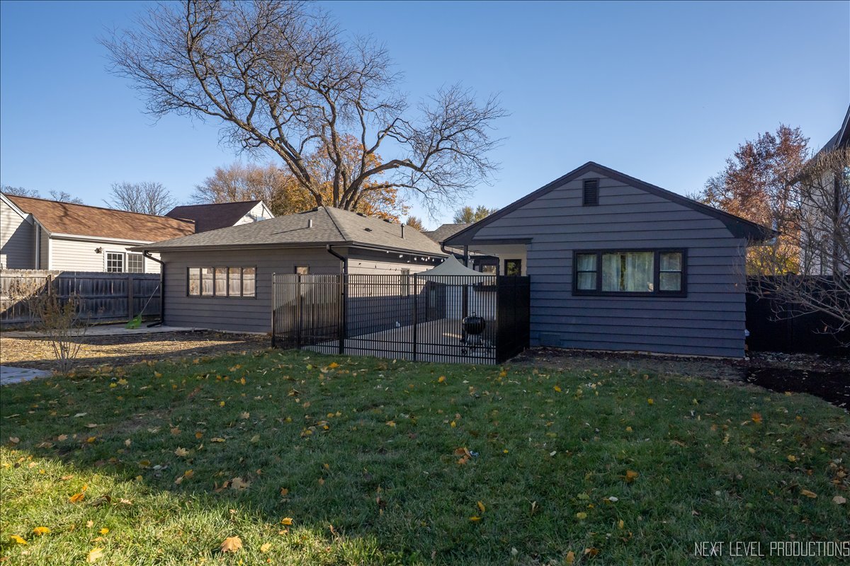 1017 South 6th Street St. Charles, IL 60174 - Photo 28 of 30 a front view of a house with a garden