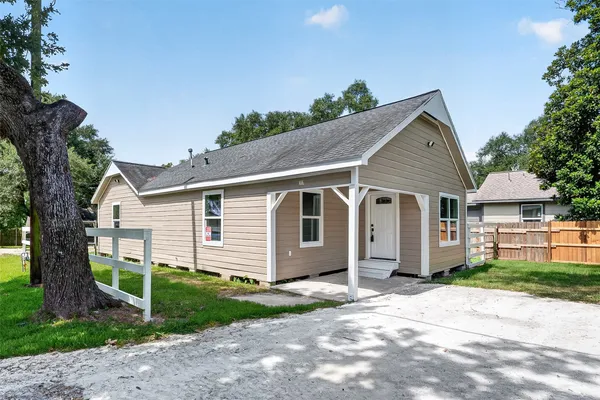 $218,990 | 106 South 9th Street, Highlands, TX 77562