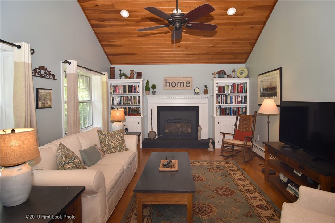 51 Wapping Road Portsmouth, RI 02871 - Photo 11 of 38