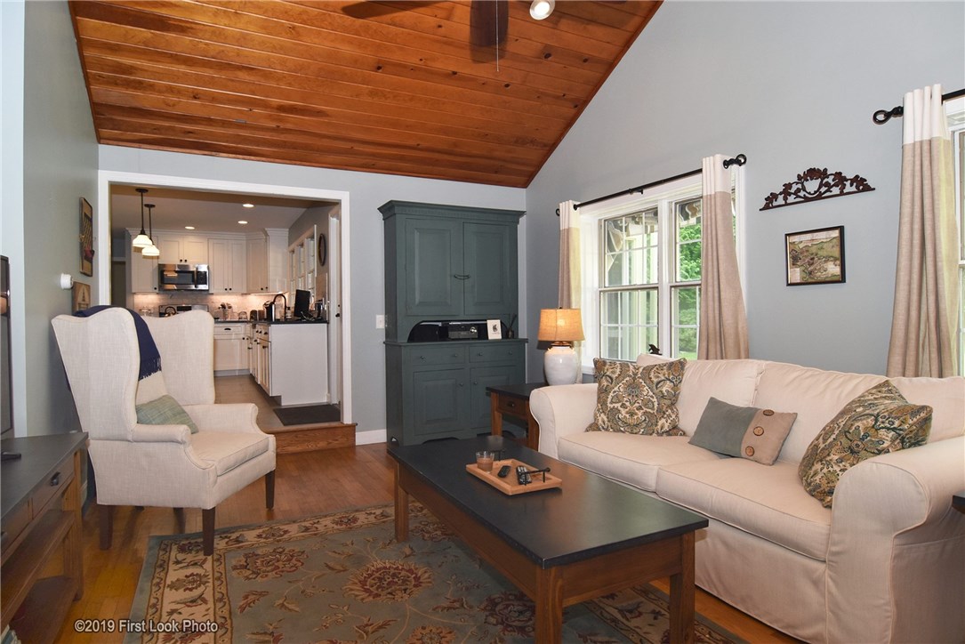51 Wapping Road Portsmouth, RI 02871 - Photo 13 of 38