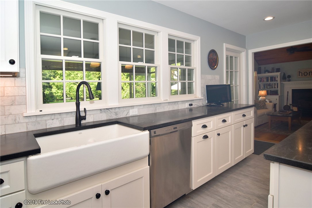 51 Wapping Road Portsmouth, RI 02871 - Photo 6 of 38