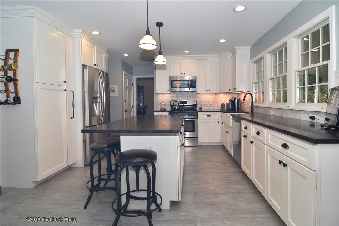 51 Wapping Road Portsmouth, RI 02871 - Photo 7 of 38