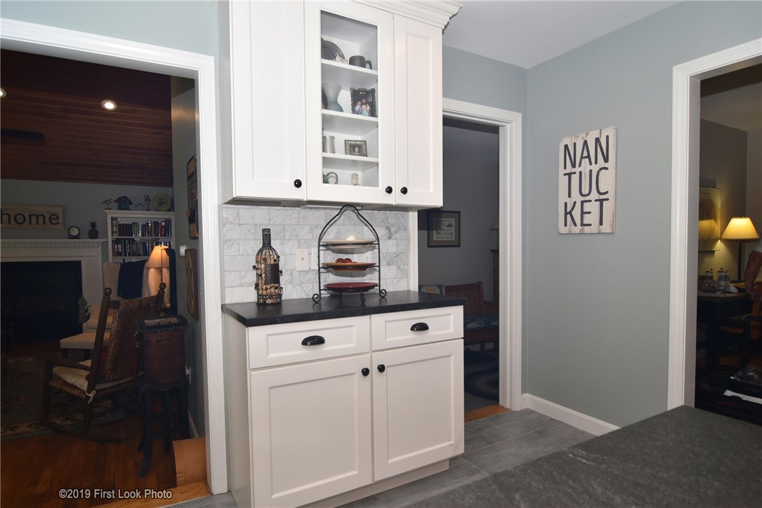 51 Wapping Road Portsmouth, RI 02871 - Photo 8 of 38