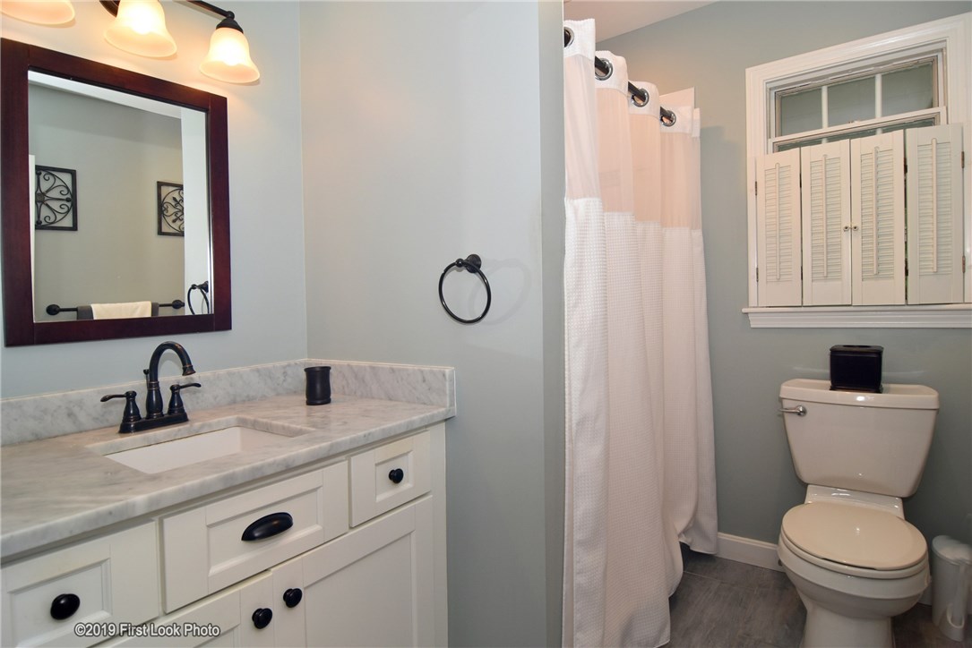 51 Wapping Road Portsmouth, RI 02871 - Photo 9 of 38