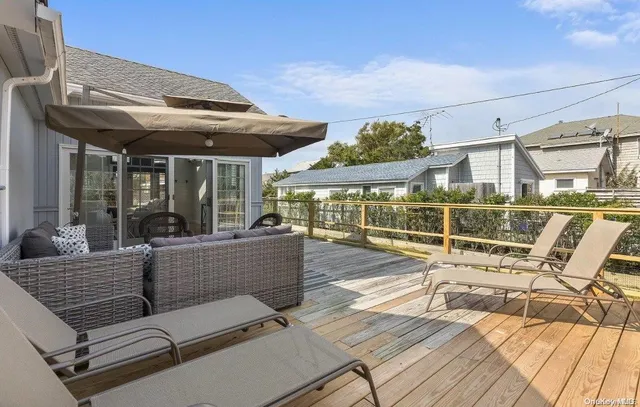 $9,500 | 603 Bayberry Walk, Ocean Beach, NY 11770