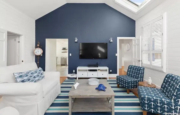 $9,500 | 603 Bayberry Walk, Ocean Beach, NY 11770