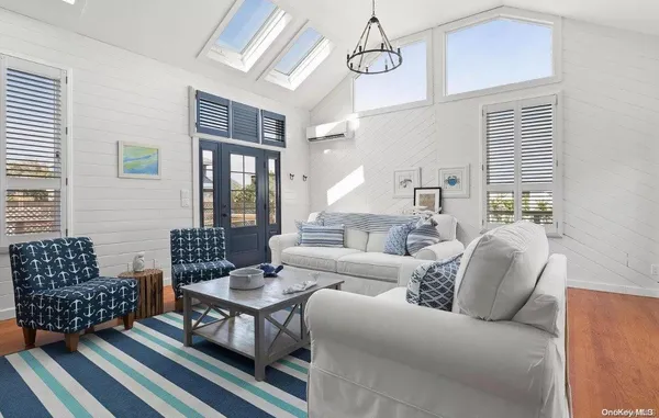 $9,500 | 603 Bayberry Walk, Ocean Beach, NY 11770