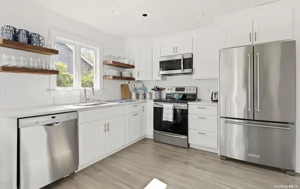 $9,500 | 603 Bayberry Walk, Ocean Beach, NY 11770