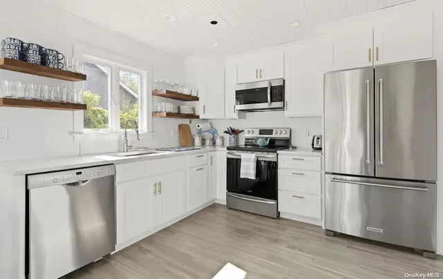 $9,500 | 603 Bayberry Walk, Ocean Beach, NY 11770