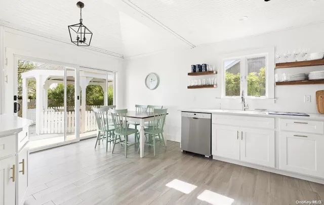 $9,500 | 603 Bayberry Walk, Ocean Beach, NY 11770