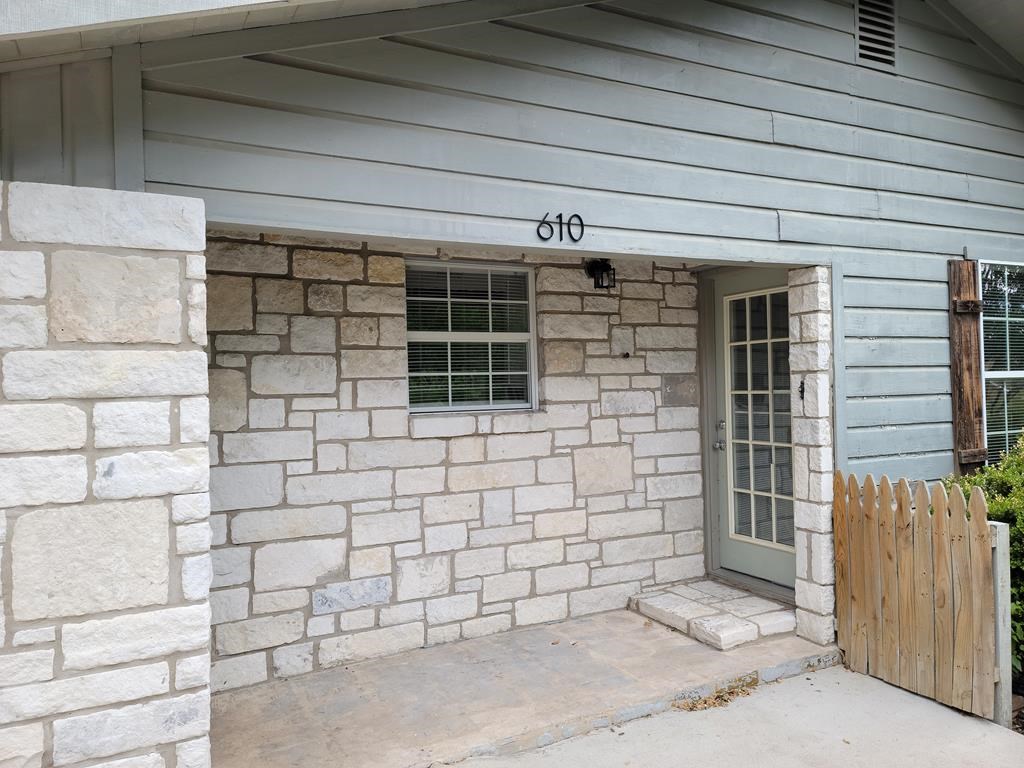 610 Rees Street Kerrville, TX 78028 - Photo 2 of 7