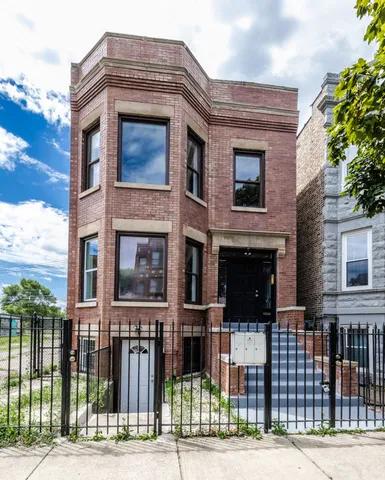 $569,000 | 3651 West Grenshaw Street, Chicago, IL 60624