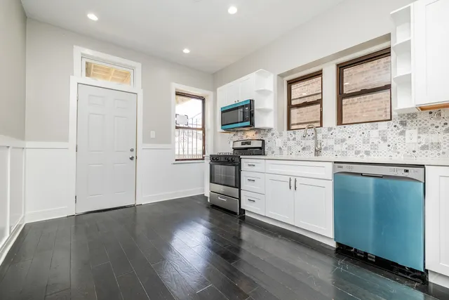 $569,000 | 3651 West Grenshaw Street, Chicago, IL 60624