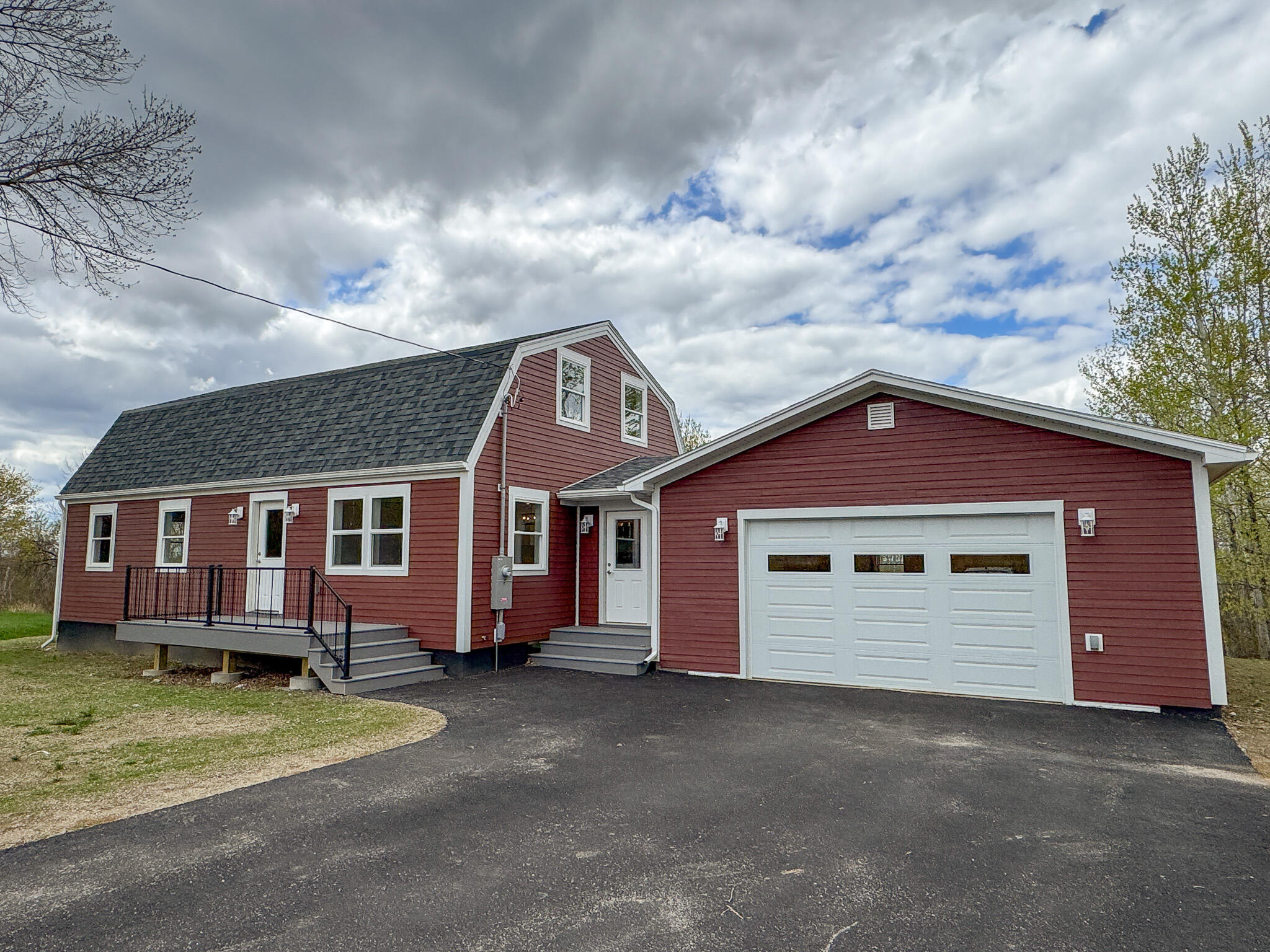 489 Enfield Road Lincoln, ME 04457 - Photo 3 of 37 2