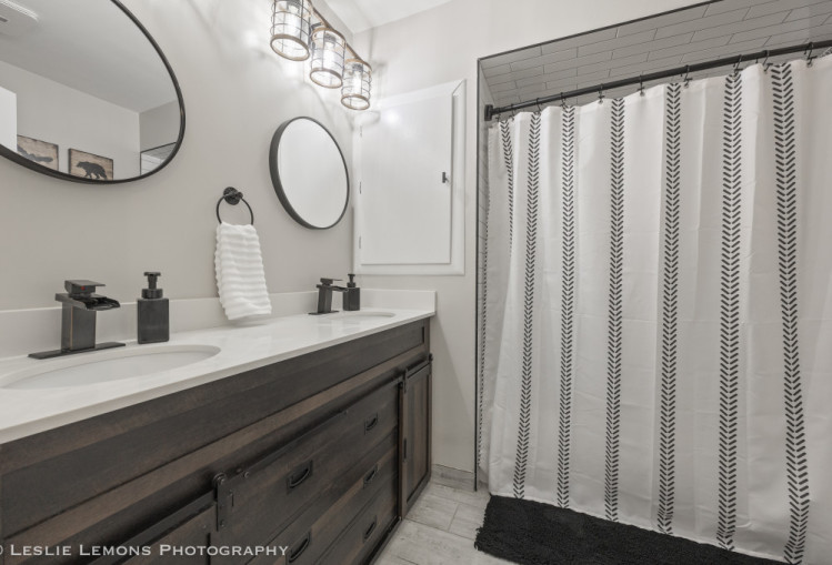 707 South Finley Road Lombard, IL 60148 - Photo 16 of 25 a bathroom with a mirror and a sink